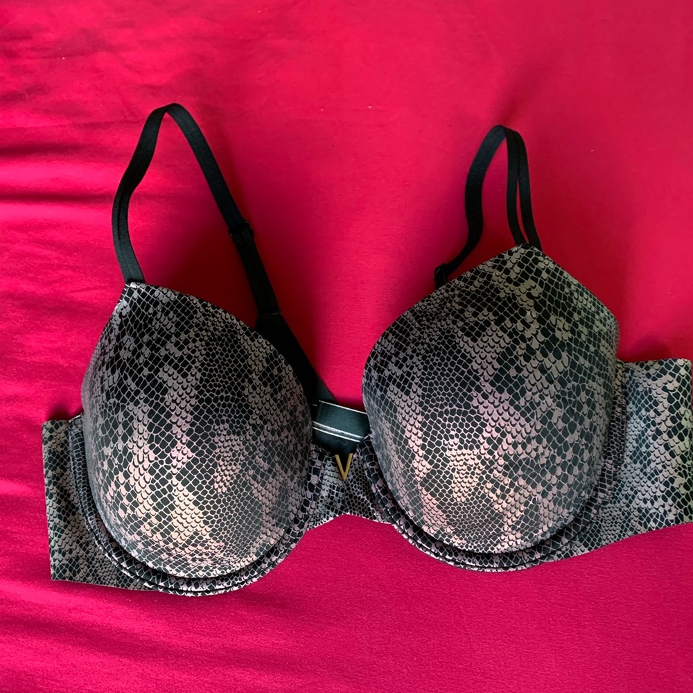 Snake print VS bra
